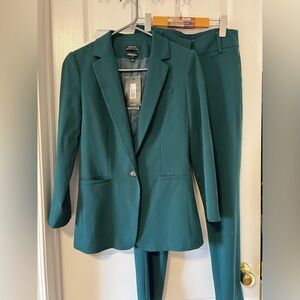 NEW RW&CO. Green Suit - Size 2 (Jacket) & 4 (Pants)